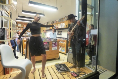Musicians in music stores, cooperating with ballerinas